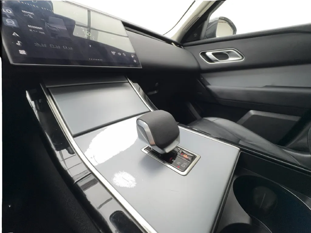 Land Rover Range Rover Velar photo 52