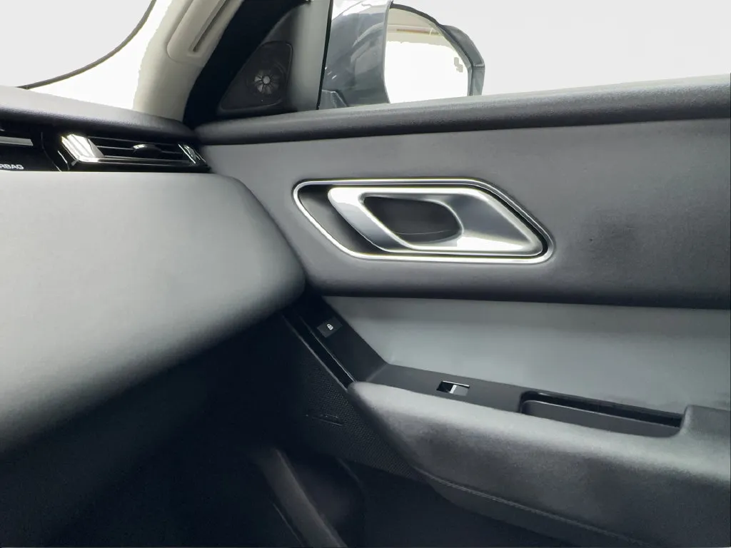 Land Rover Range Rover Velar photo 50