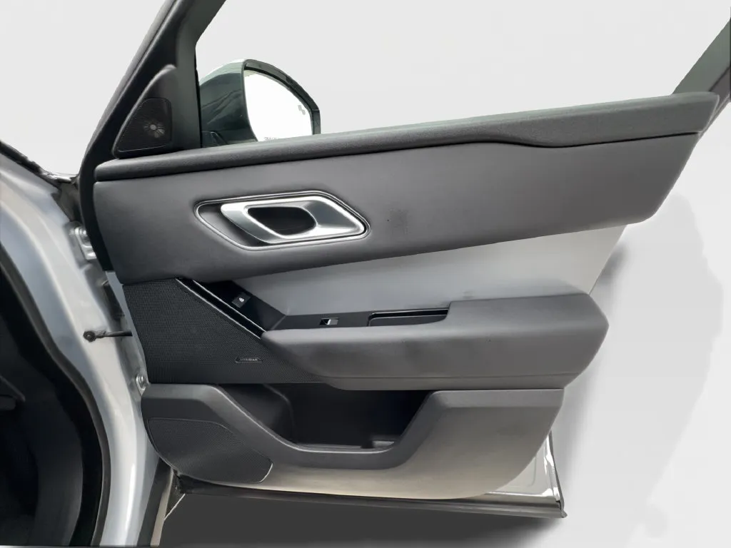 Land Rover Range Rover Velar photo 37