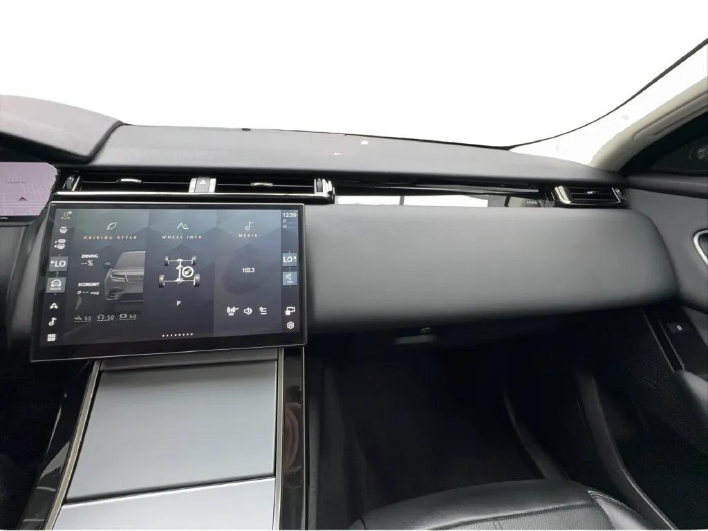 Land Rover Range Rover Velar photo 49