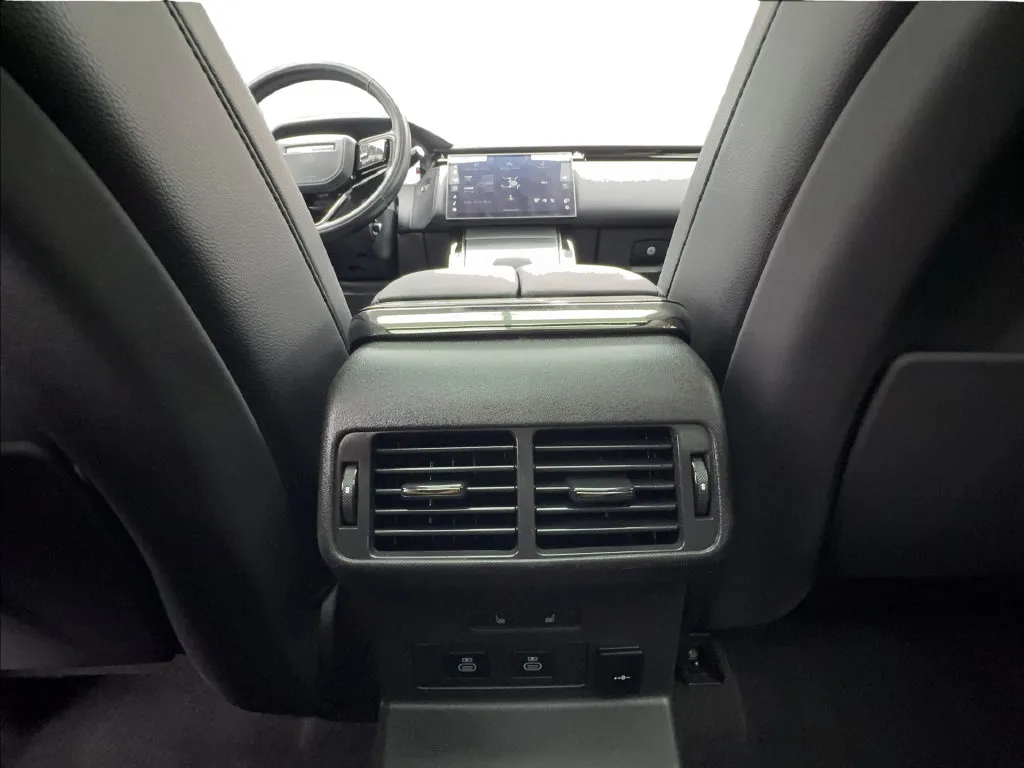 Land Rover Range Rover Velar photo 43