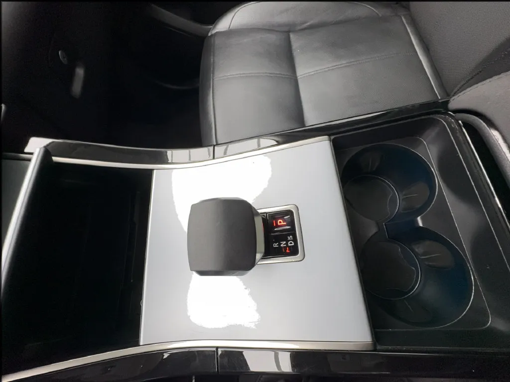 Land Rover Range Rover Velar photo 54