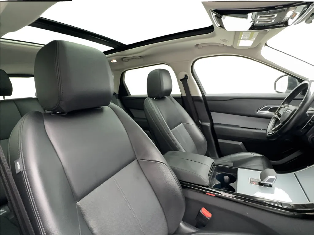 Land Rover Range Rover Velar photo 34