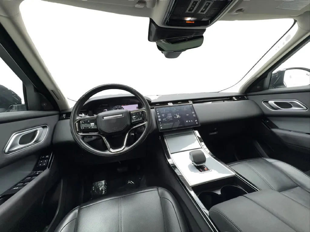 Land Rover Range Rover Velar photo 39