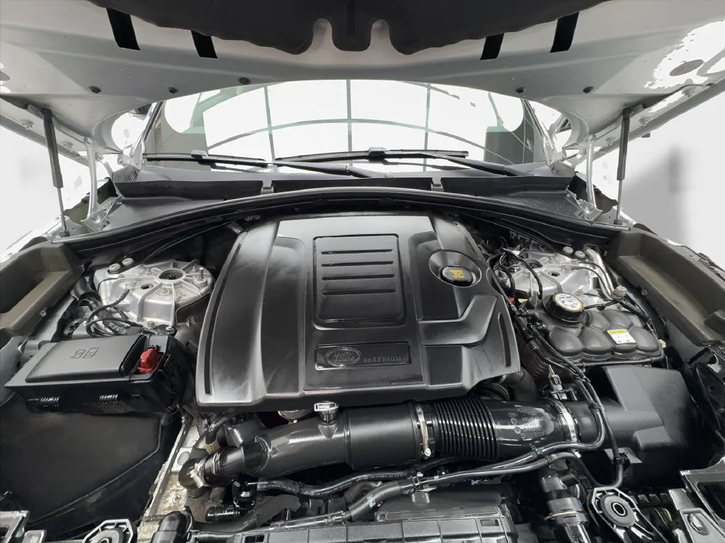 Land Rover Range Rover Velar photo 20