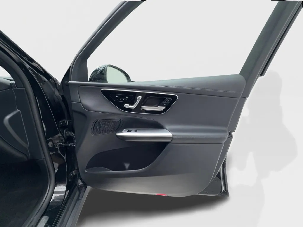 Mercedes-Benz GLC photo 39