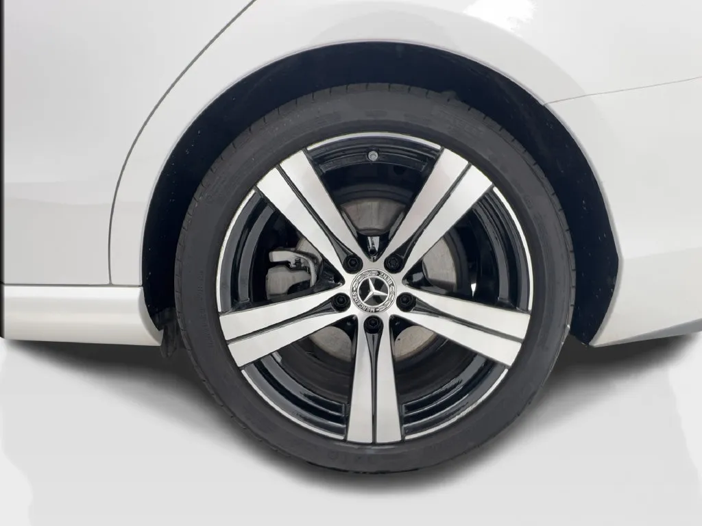 Mercedes-Benz C-Class photo 12