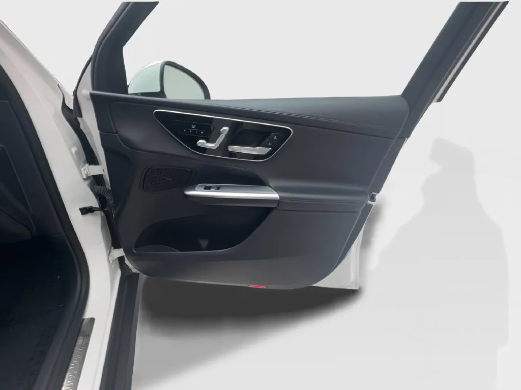 Mercedes-Benz GLC photo 32