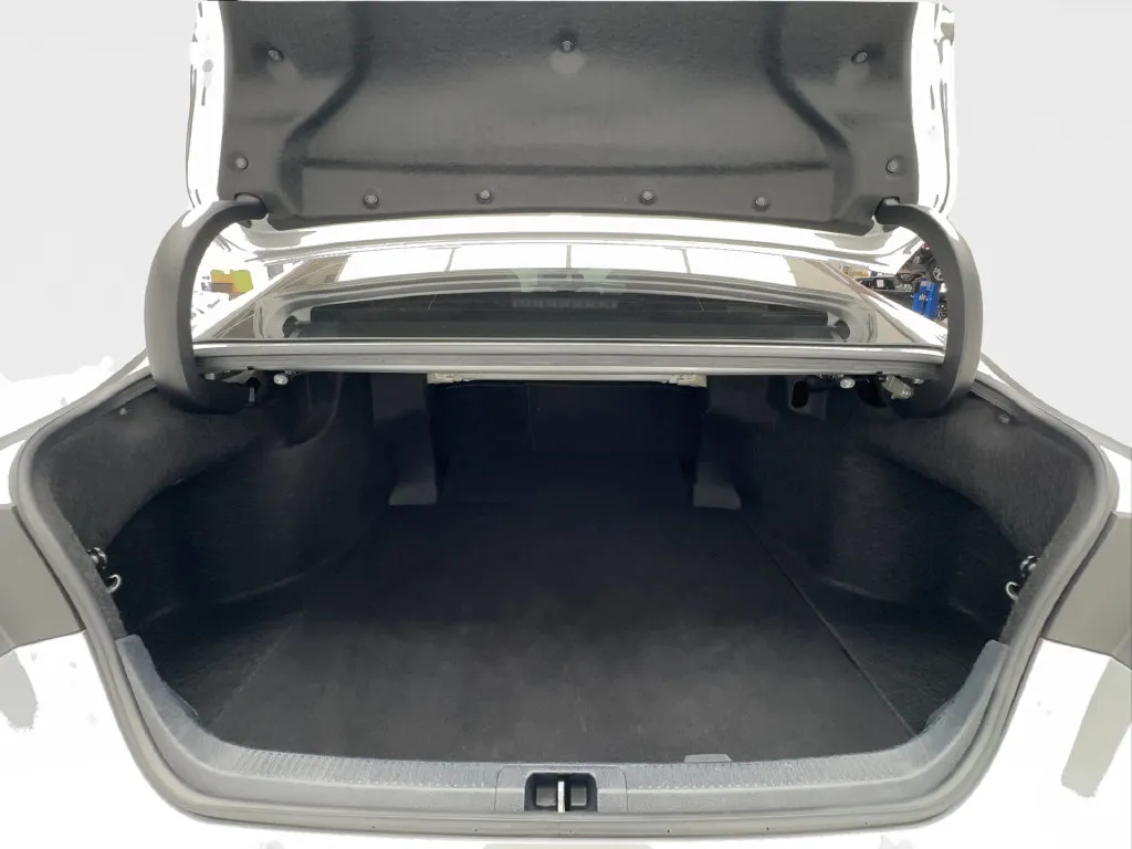 Toyota Camry photo 18
