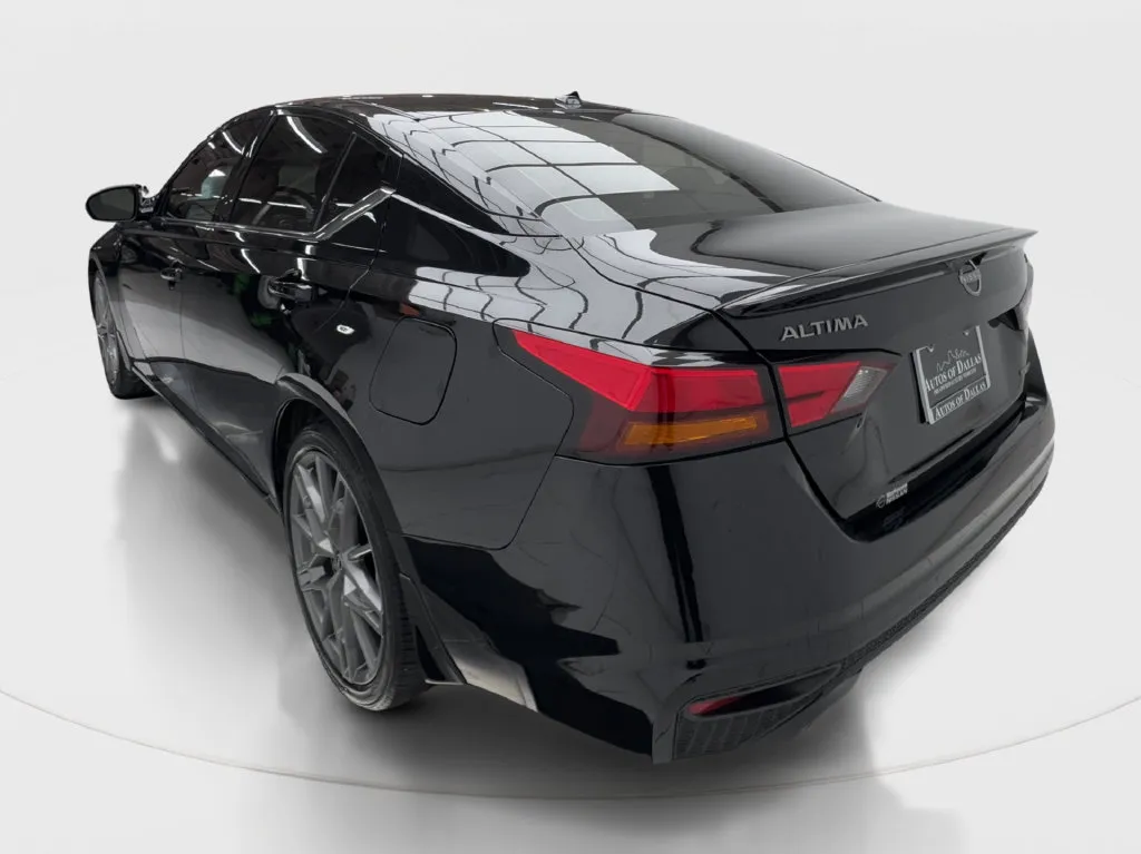 Nissan Altima photo 11