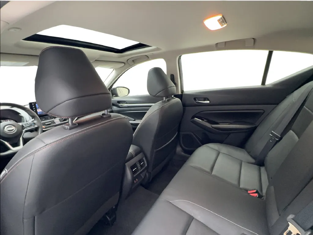 Nissan Altima photo 27