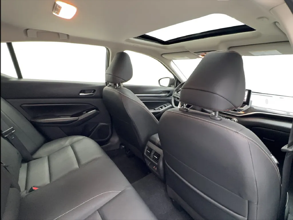 Nissan Altima photo 30