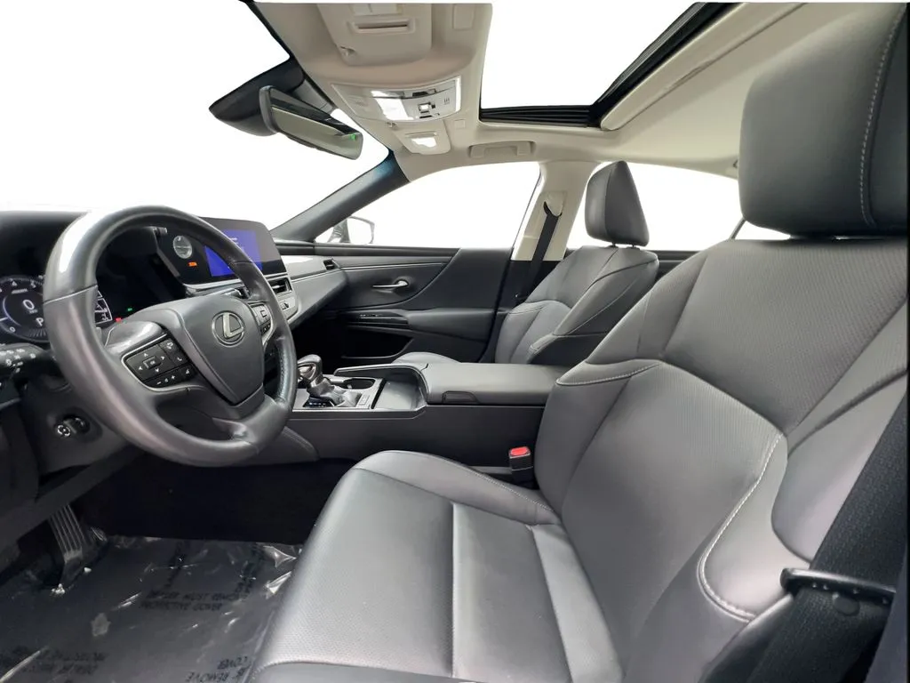 Lexus ES photo 21