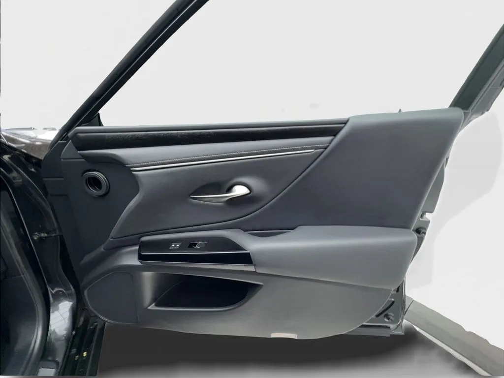 Lexus ES photo 34