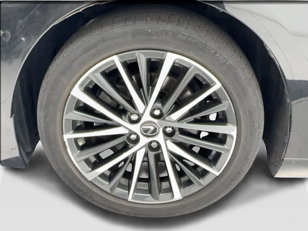 Lexus ES photo 13
