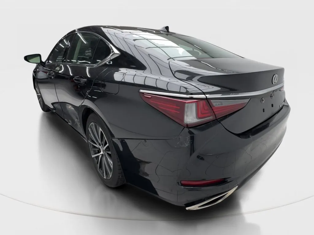 Lexus ES photo 10