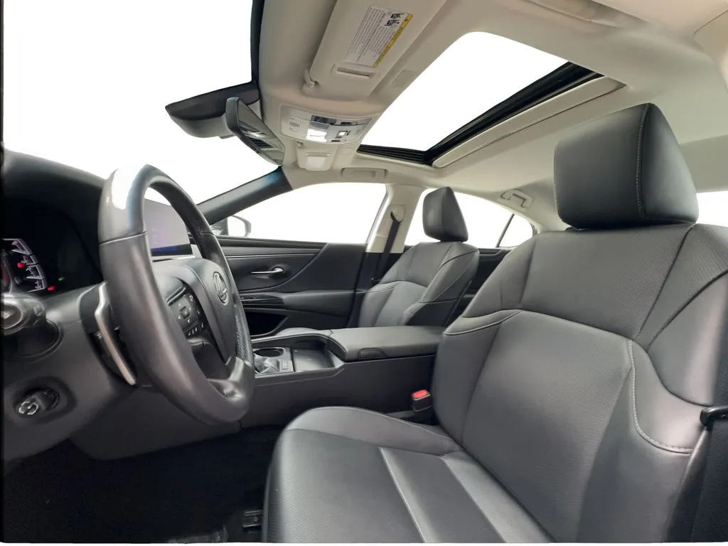 Lexus ES photo 20