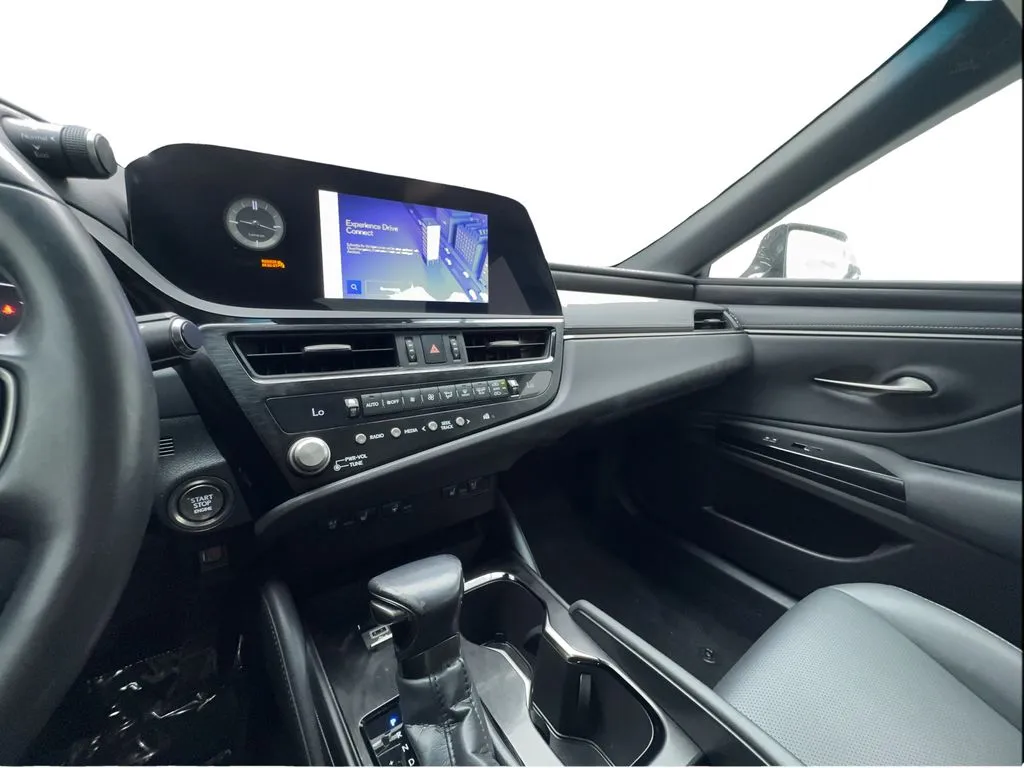 Lexus ES photo 43