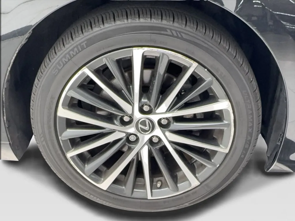Lexus ES photo 14