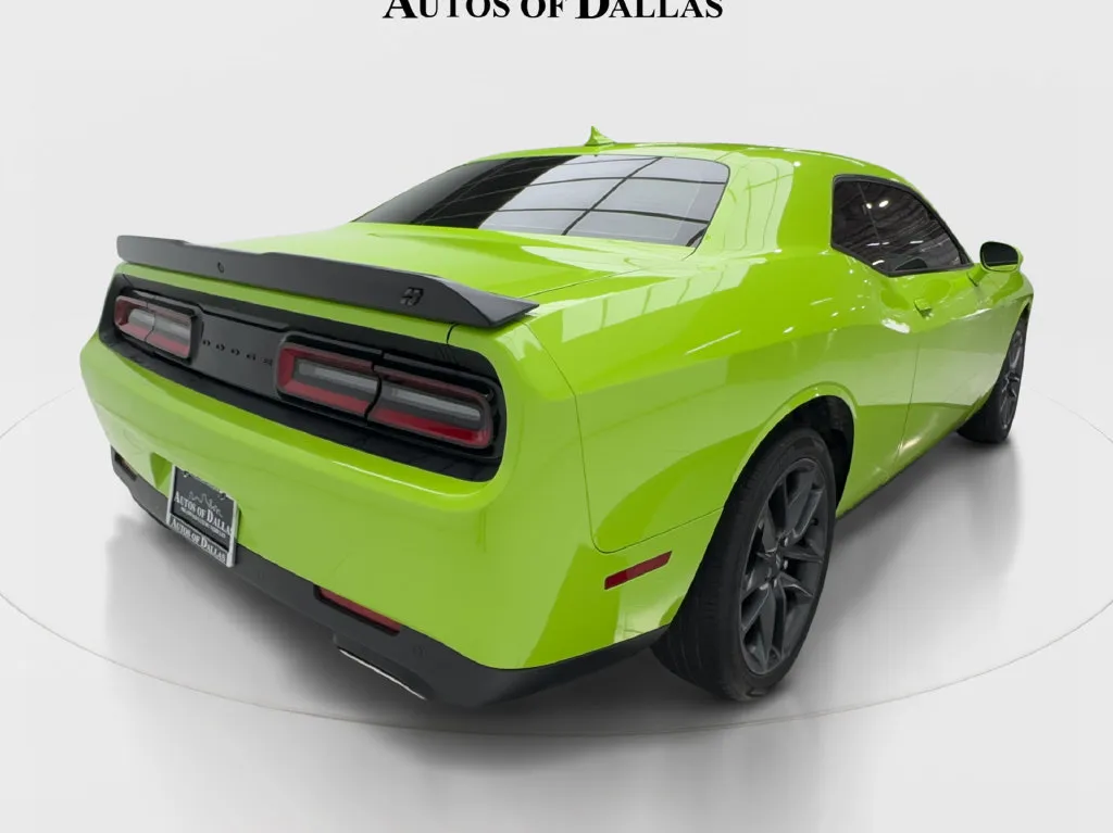 Dodge Challenger photo 8