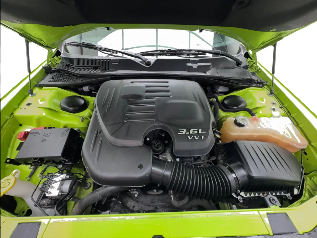 Dodge Challenger photo 19