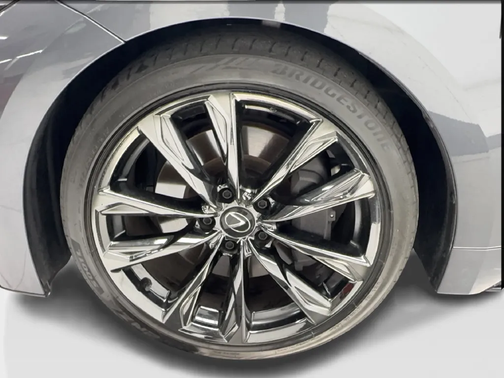 Lexus IS photo 15
