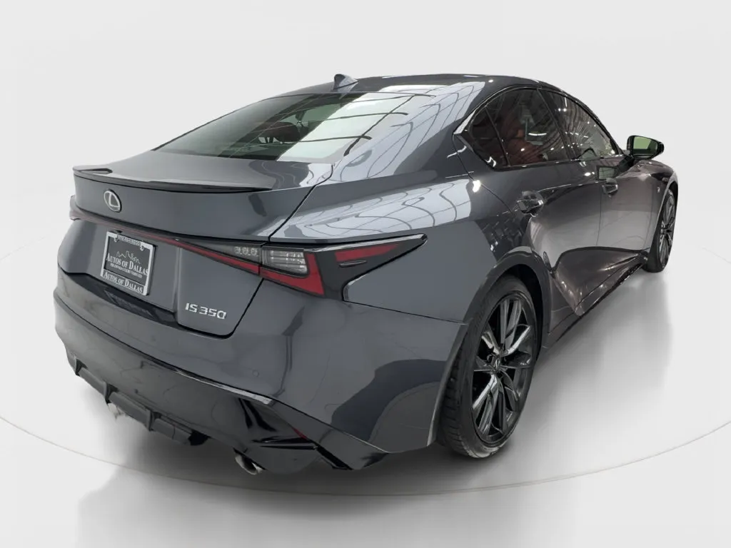 Lexus IS photo 8
