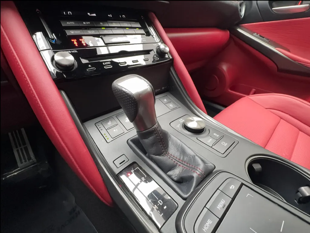 Lexus IS photo 45