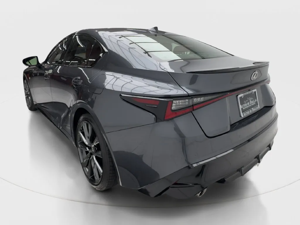 Lexus IS photo 11