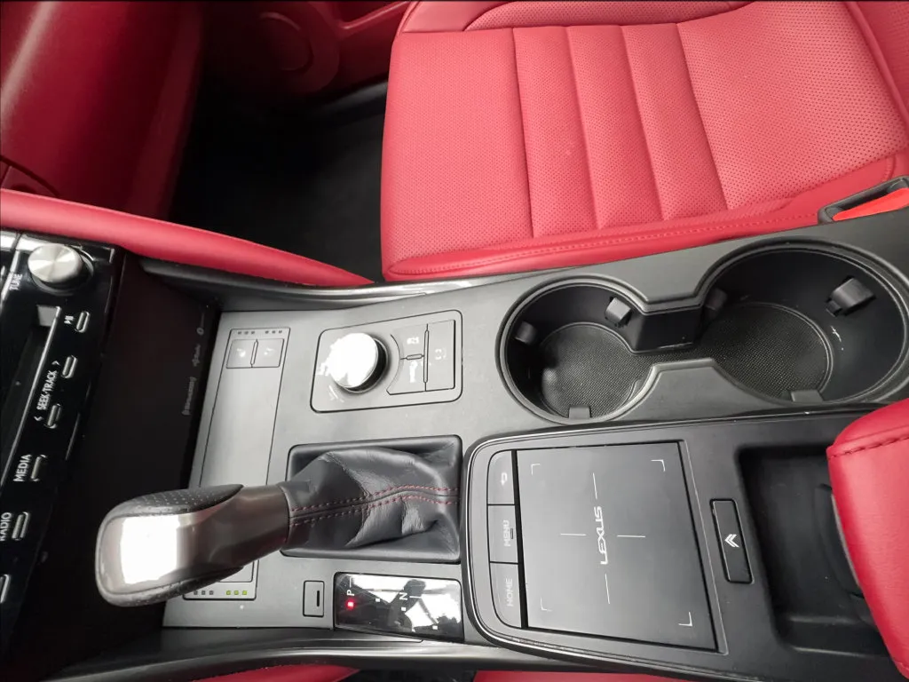 Lexus IS photo 46