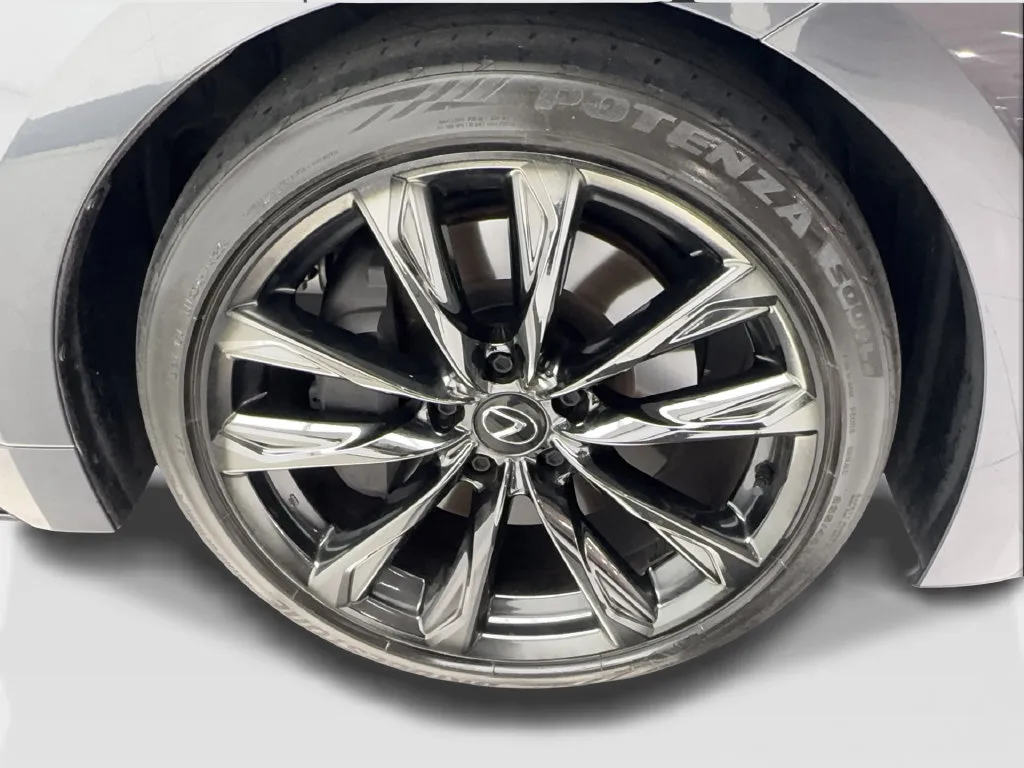 Lexus IS photo 16