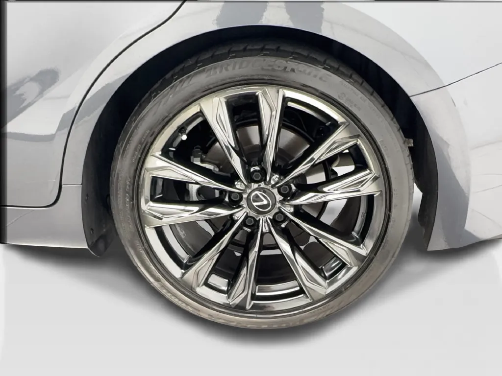 Lexus IS photo 14
