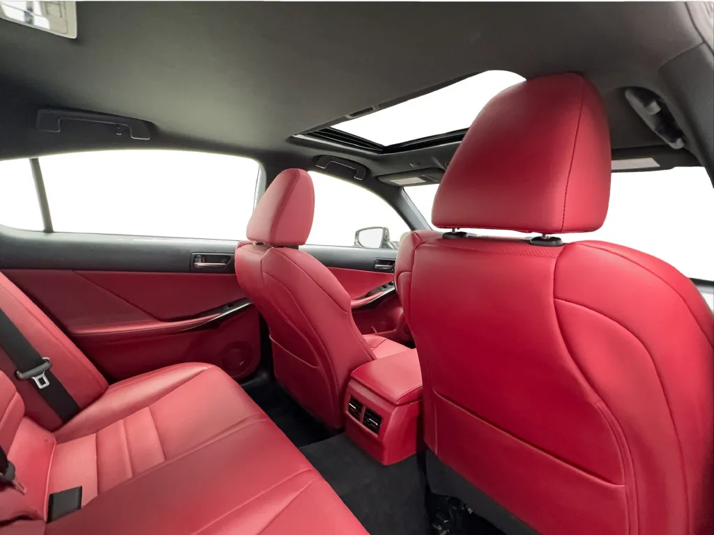 Lexus IS photo 28