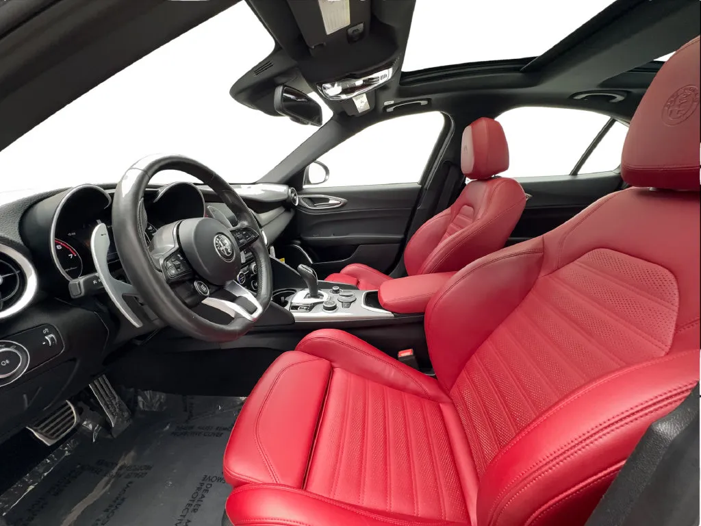 Alfa Romeo Giulia photo 21