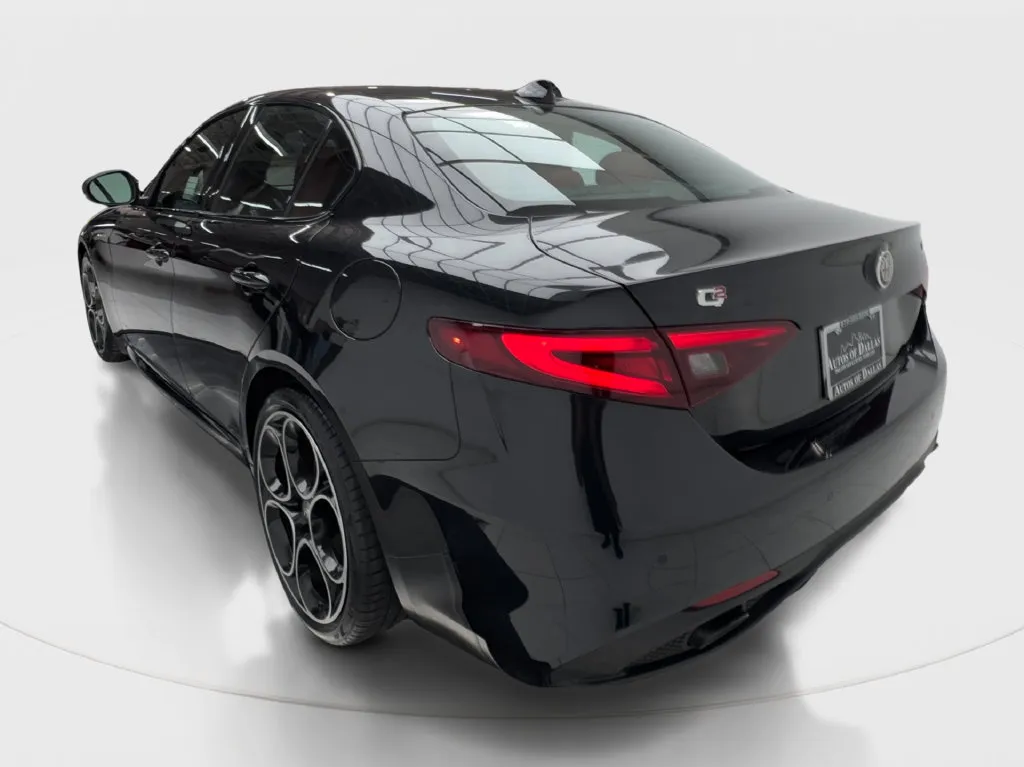 Alfa Romeo Giulia photo 11
