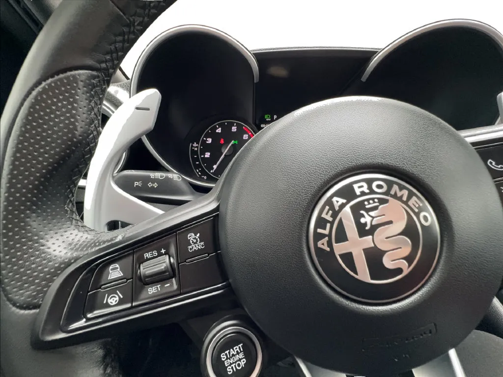 Alfa Romeo Giulia photo 46