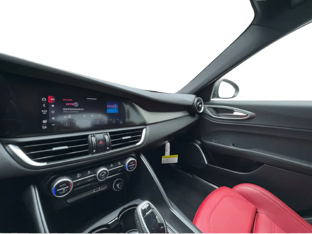 Alfa Romeo Giulia photo 47