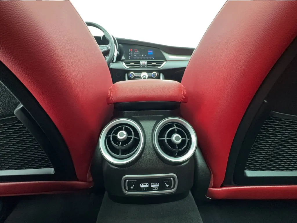 Alfa Romeo Giulia photo 42