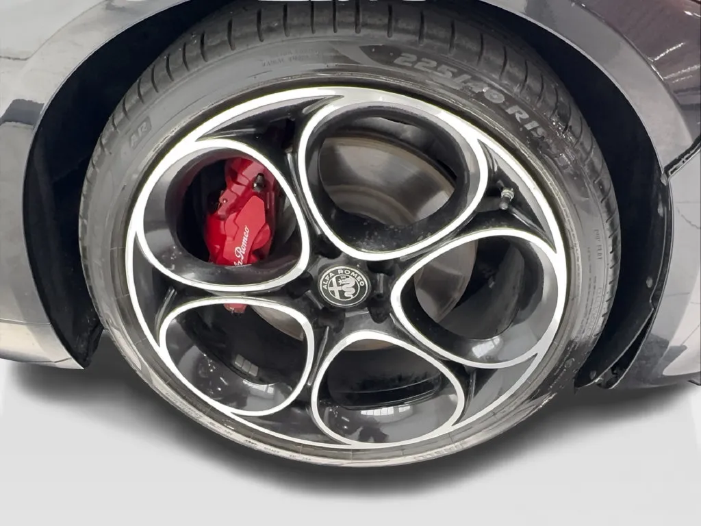 Alfa Romeo Giulia photo 15