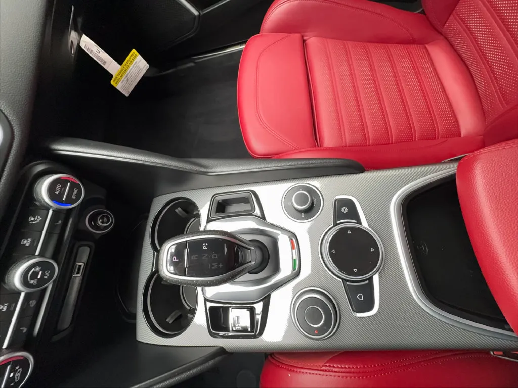 Alfa Romeo Giulia photo 54