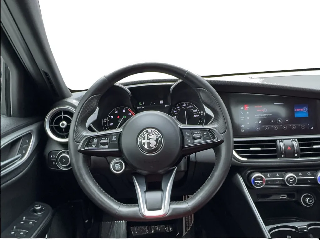 Alfa Romeo Giulia photo 40