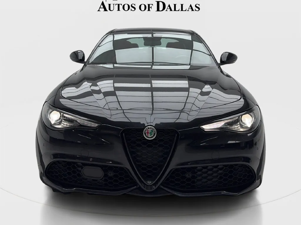 Alfa Romeo Giulia photo 4