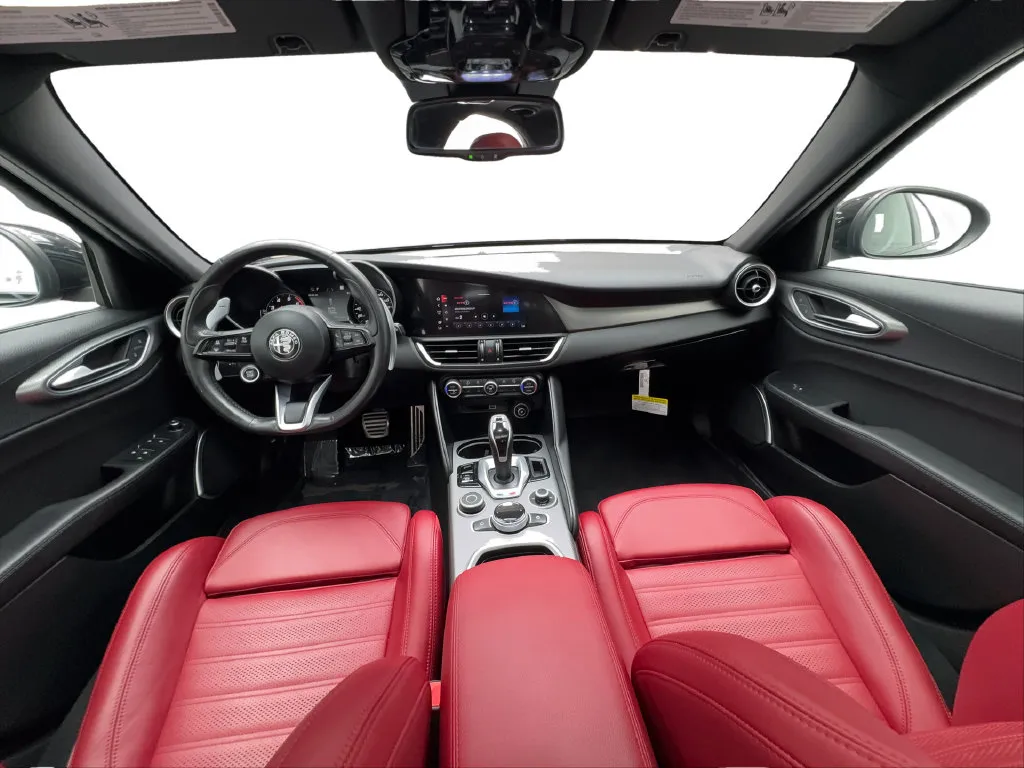 Alfa Romeo Giulia photo 41