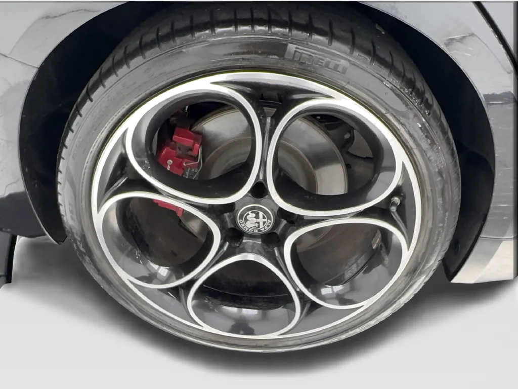 Alfa Romeo Giulia photo 16