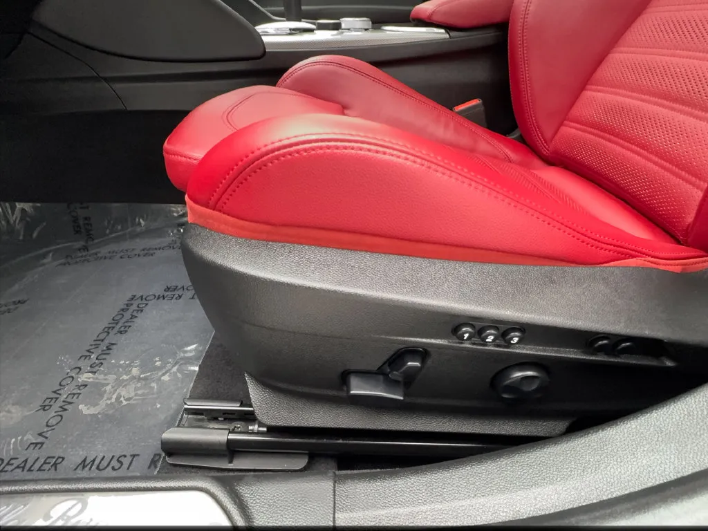 Alfa Romeo Giulia photo 23