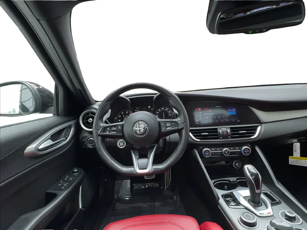 Alfa Romeo Giulia photo 39