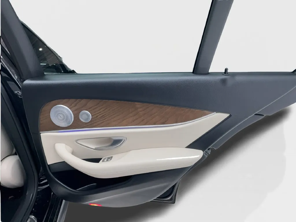 Mercedes-Benz E-Class photo 32