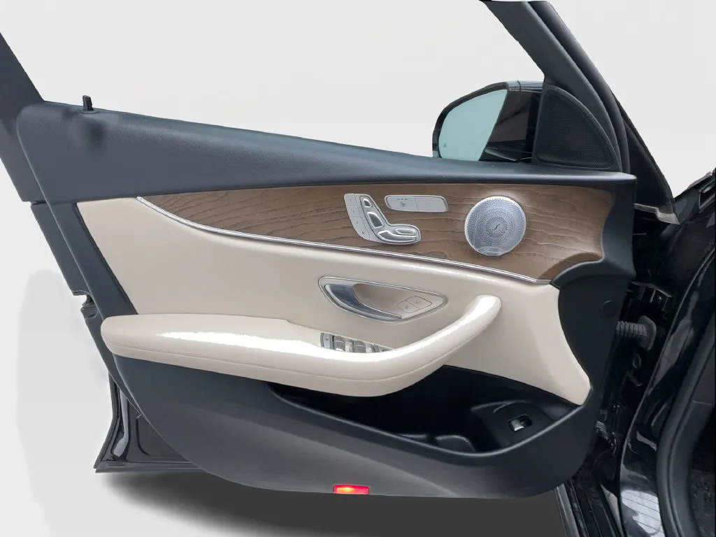Mercedes-Benz E-Class photo 25