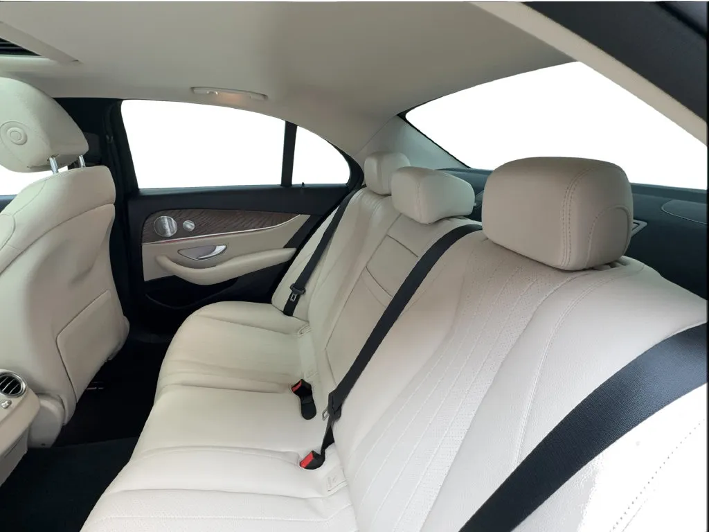 Mercedes-Benz E-Class photo 27