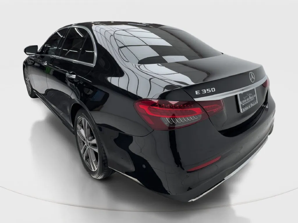 Mercedes-Benz E-Class photo 11